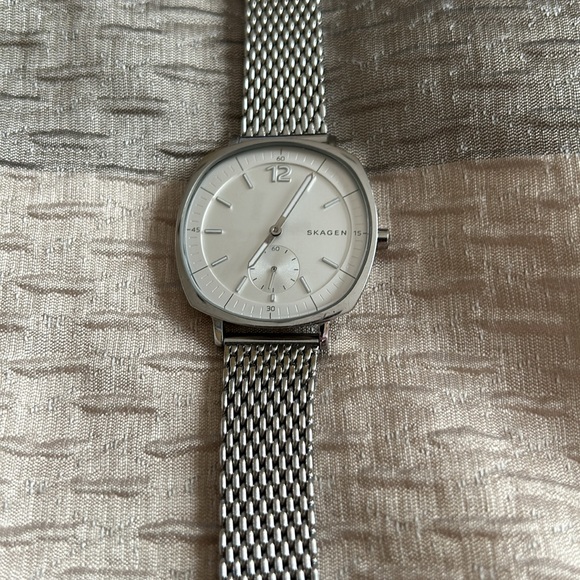 Skagen Silver tone watch - Picture 2 of 5